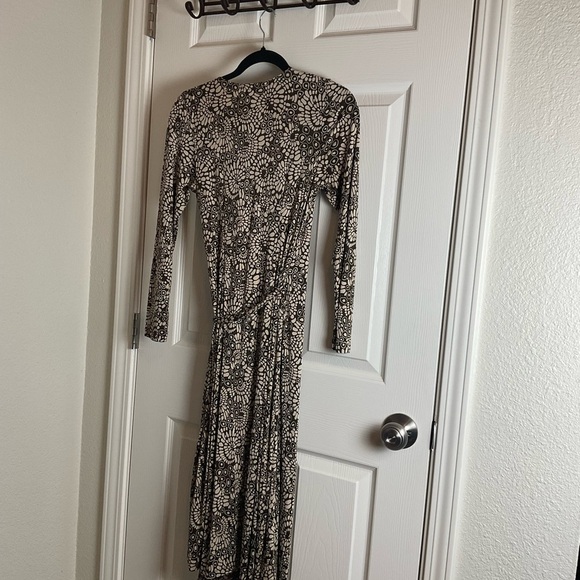 Pure Collection Woman’s Floral Wrap Dress 100% silk size small - Picture 3 of 12